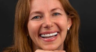 diferencia-entre-carillas-y-fundas-dentales